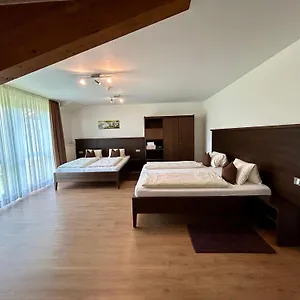 Gaestehaus Am Lindenhain Appartamento
